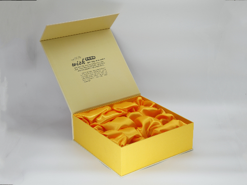 天賜冰糖心,一品蘋(píng)果紅天下;昭通神奇果,今朝有果今昭醉!蘋(píng)果禮盒定做