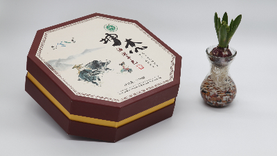 享受清真美味，引領(lǐng)世界食尚！坤杰牛干巴天地蓋禮盒定做